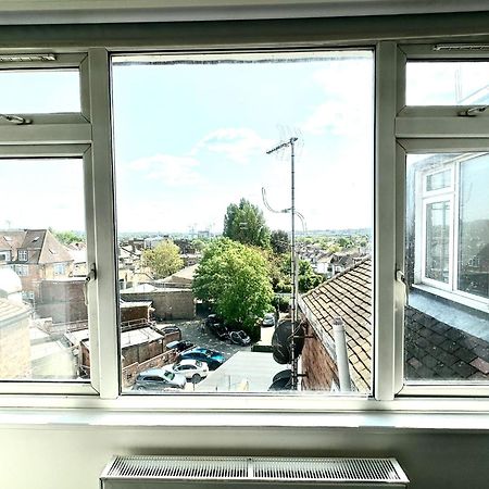 Stylish Modern, Private Apartment,15 Mins To Central London 亨顿 外观 照片