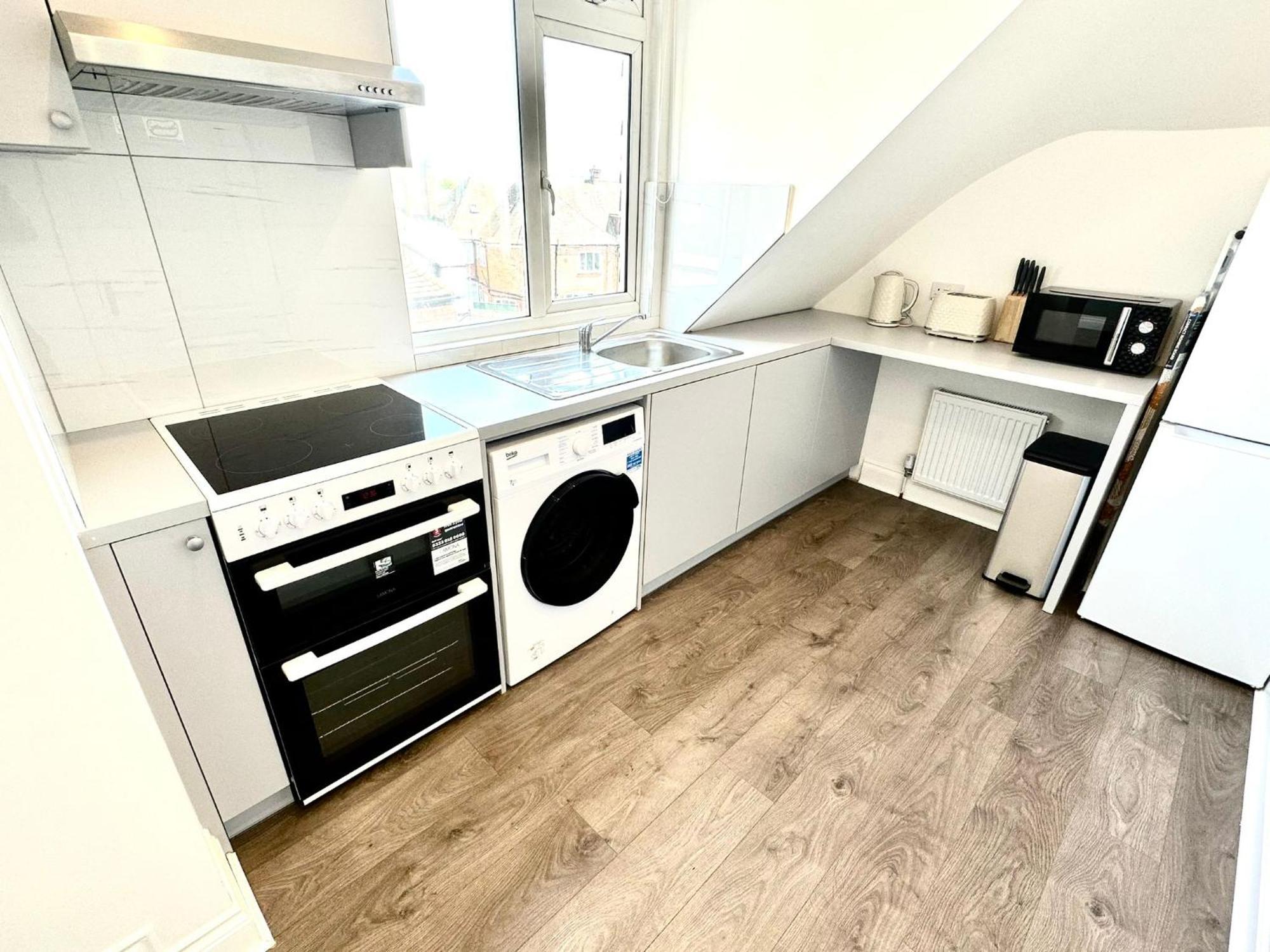 Stylish Modern, Private Apartment,15 Mins To Central London 亨顿 外观 照片