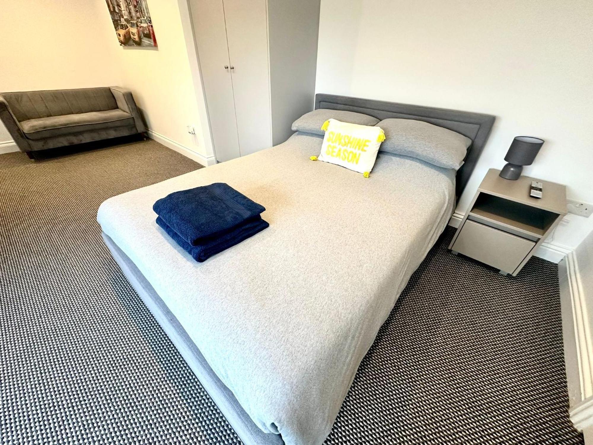 Stylish Modern, Private Apartment,15 Mins To Central London 亨顿 外观 照片